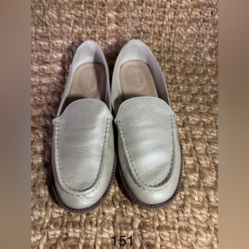 Sperry top Sider Seaport Penny Loafer Silver Leather Women’s 9 Casul office prof